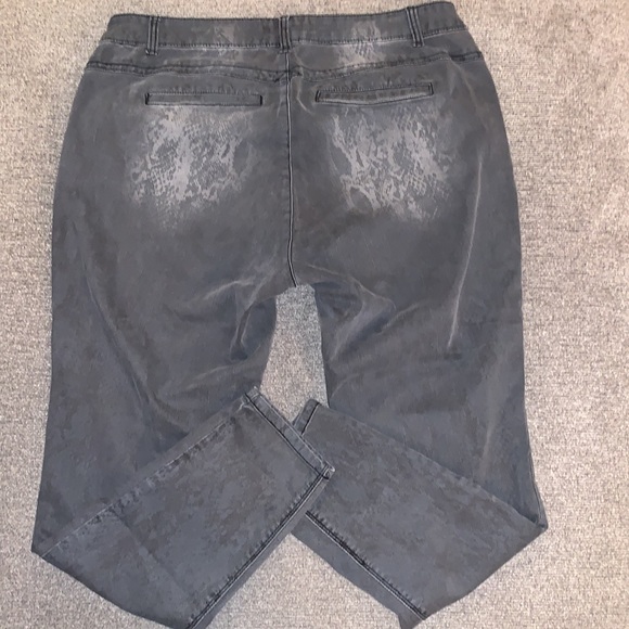 Democracy Jeans - Picture 2 of 7